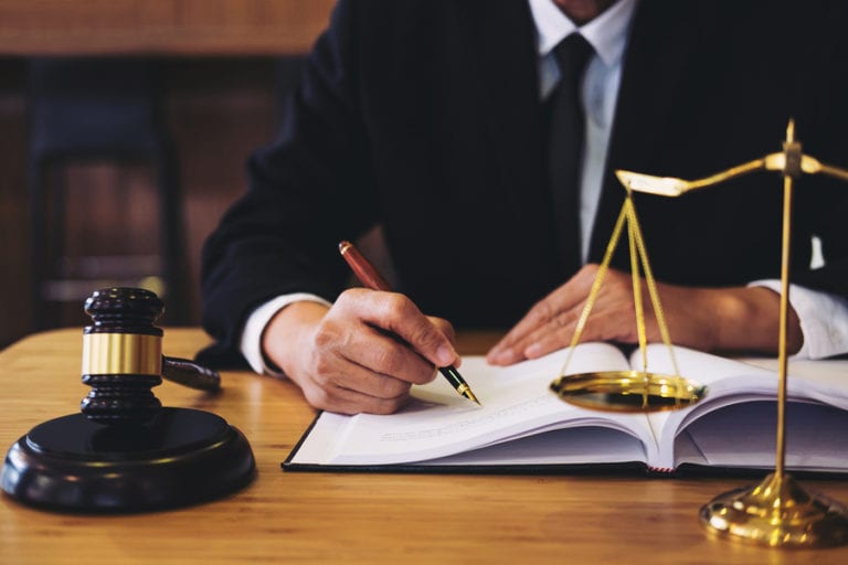 Should I Consult a Divorce Mediation Lawyer?