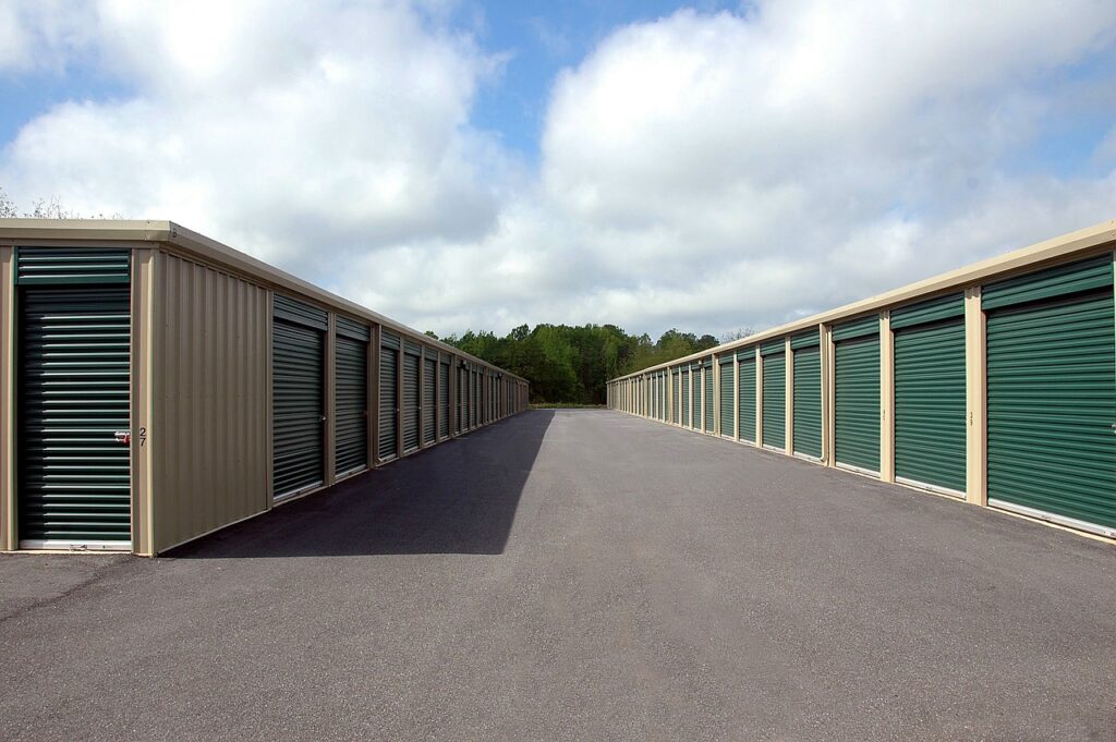 Understanding the Pros and Cons of Cheap Self Storage